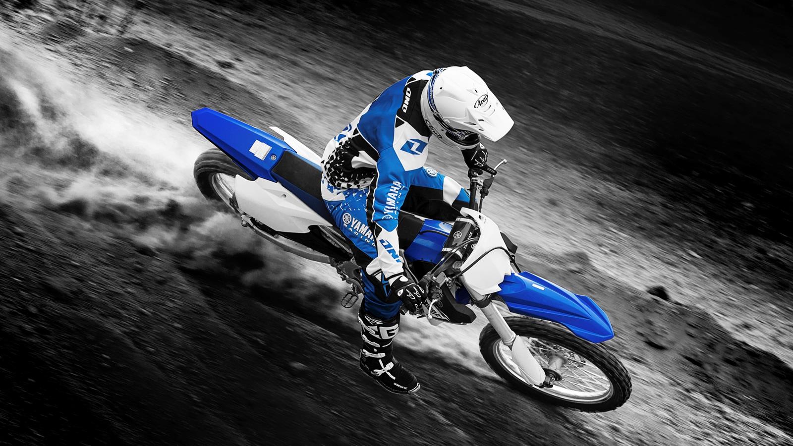 2014-Yamaha-YZ450F-EU-Racing-Blue-Action-002.jpg
